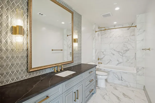 $19,035 | 1717 Bissonnet Street, Unit 1802, Houston, TX 77005