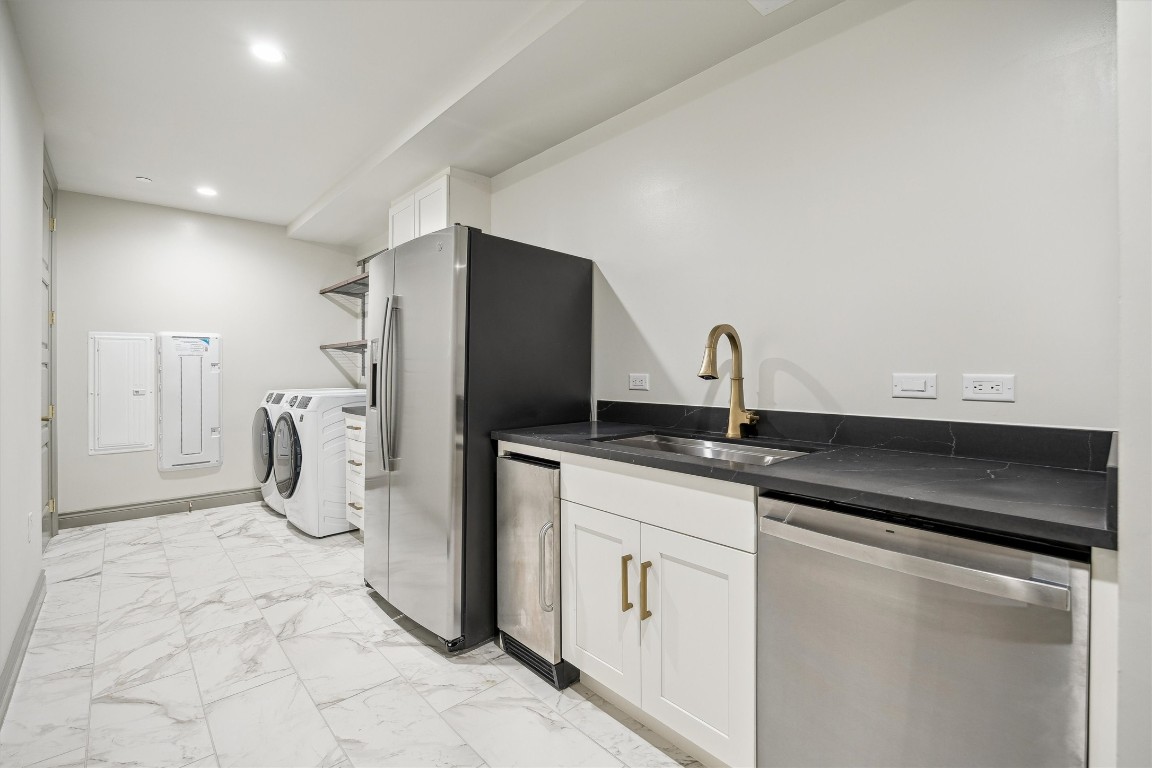 1717 Bissonnet Street, Unit 1802 Houston, TX 77005 - Photo 31 of 46 Expansive service kitchen with second dishwasher, second refrigerator, separate ice maker, sink, Quartz counters, full size washer and dryer.