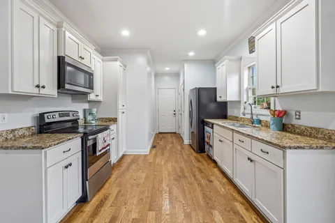 $560,000 | 592 Twin Oak Drive, Murfreesboro, TN 37130
