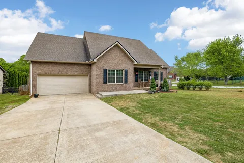 $560,000 | 592 Twin Oak Drive, Murfreesboro, TN 37130