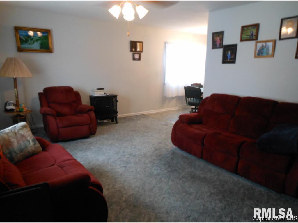 2128 Keokuk Road Springfield, IL 62702 - Photo 3 of 23