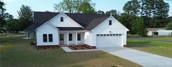$279,000 | 469 East Poplar Street, Bladenboro, NC 28320