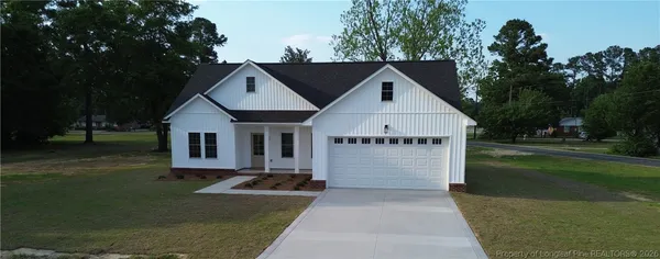 $279,000 | 469 East Poplar Street, Bladenboro, NC 28320