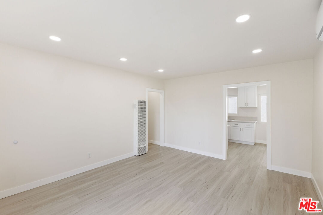 7131 Ramsgate Avenue Los Angeles, CA 90045 - Photo 10 of 25