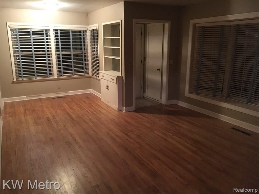 235 Nevada Avenue Rochester Hills, MI 48309 - Photo 2 of 13