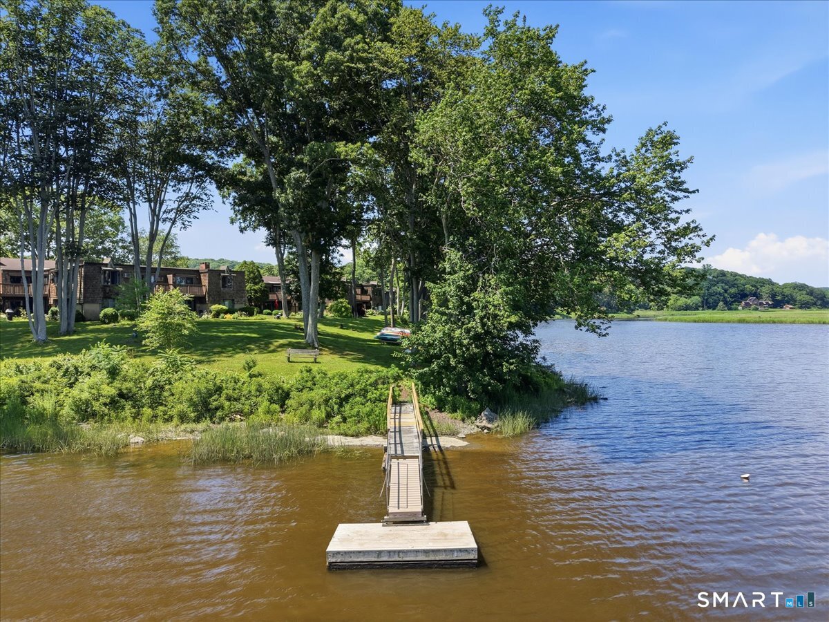 85 River Road, Unit M5 Essex, CT 06426 - Photo 28 of 35 Association dock
