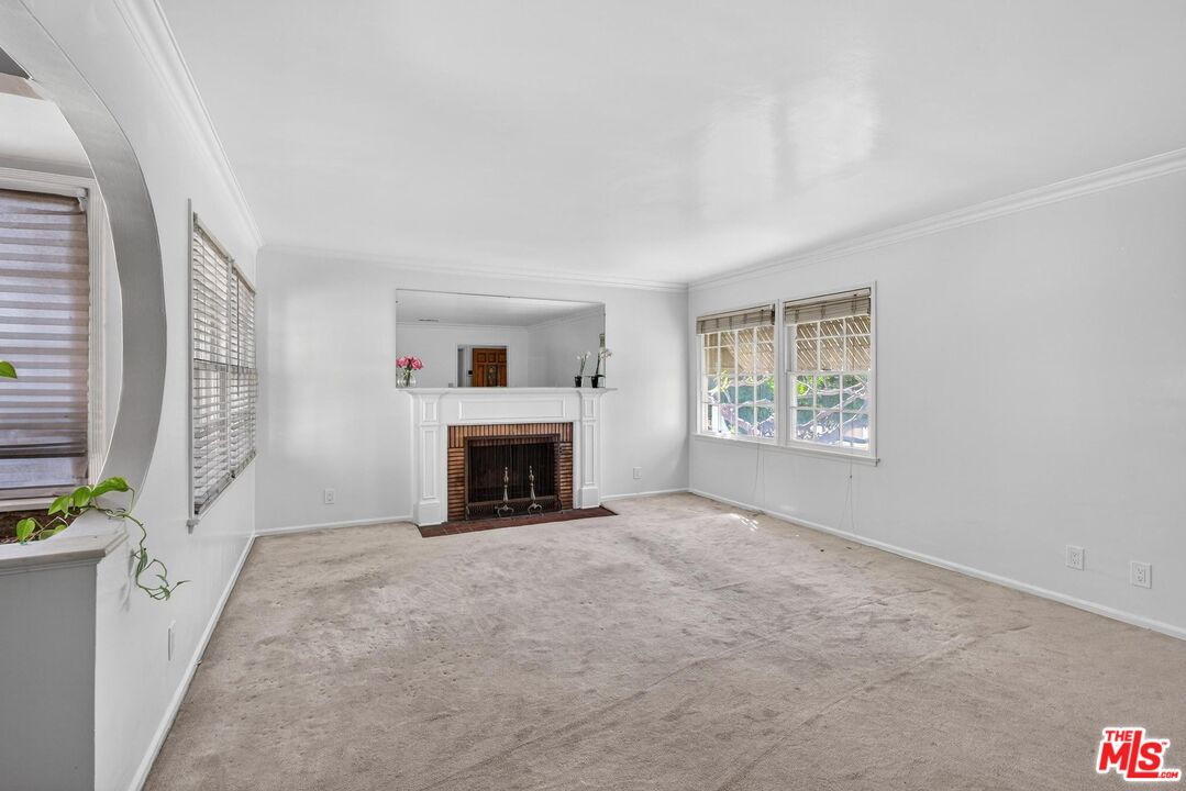 3692 Buckingham Road Los Angeles, CA 90016 - Photo 11 of 40 an empty room with windows