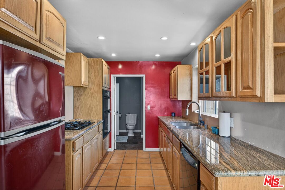3692 Buckingham Road Los Angeles, CA 90016 - Photo 20 of 40 a kitchen with stainless steel appliances granite countertop a refrigerator and a stove
