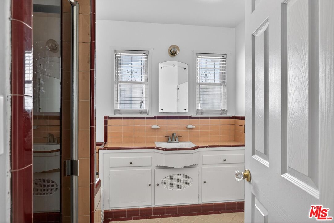 3692 Buckingham Road Los Angeles, CA 90016 - Photo 27 of 40 a bathroom with a sink and a mirror