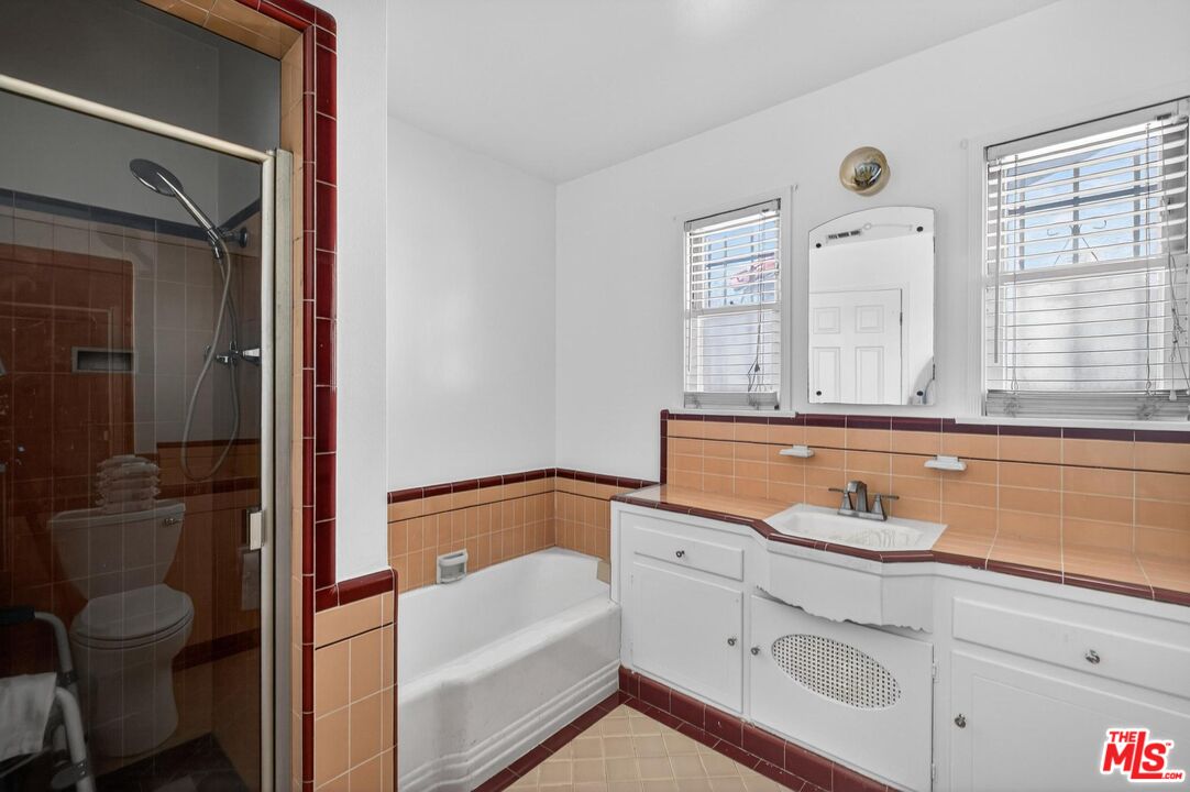 3692 Buckingham Road Los Angeles, CA 90016 - Photo 28 of 40 a bathroom with a sink and a mirror