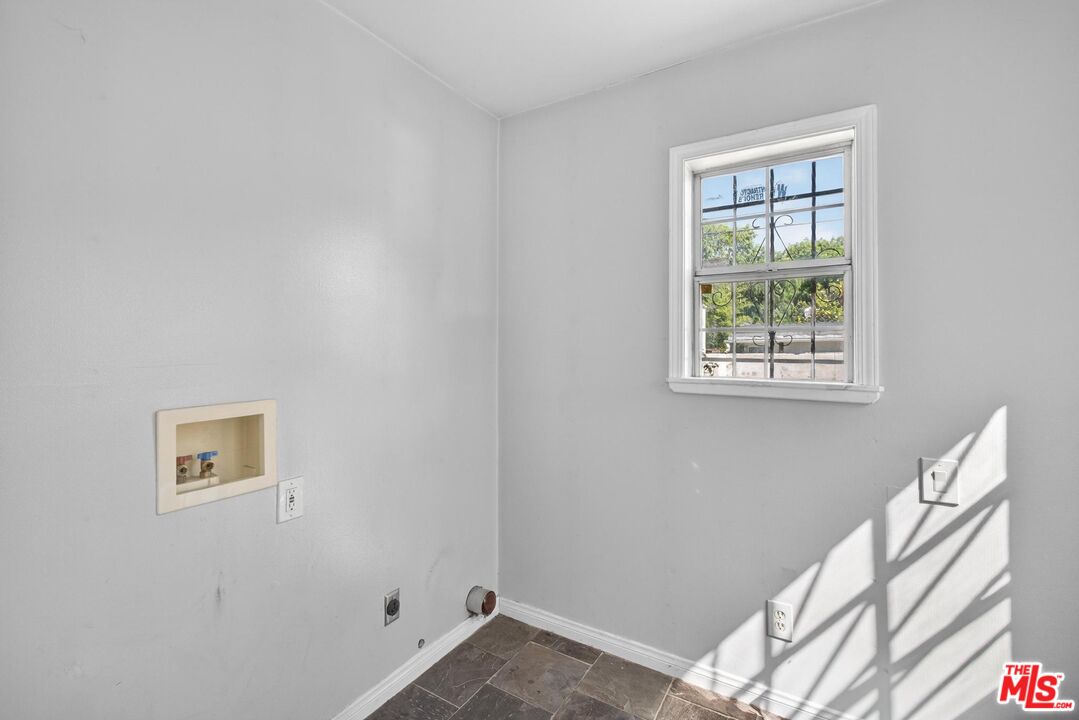 3692 Buckingham Road Los Angeles, CA 90016 - Photo 32 of 40 a view of a bedroom with bed and a window