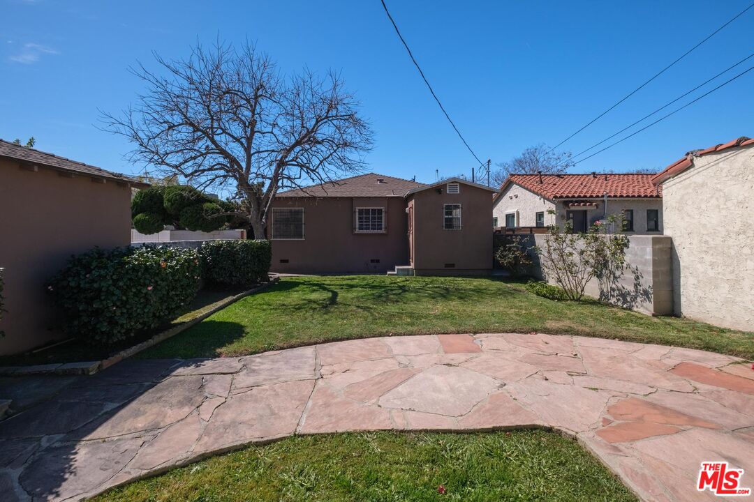 3692 Buckingham Road Los Angeles, CA 90016 - Photo 37 of 40 a view of a house with a yard