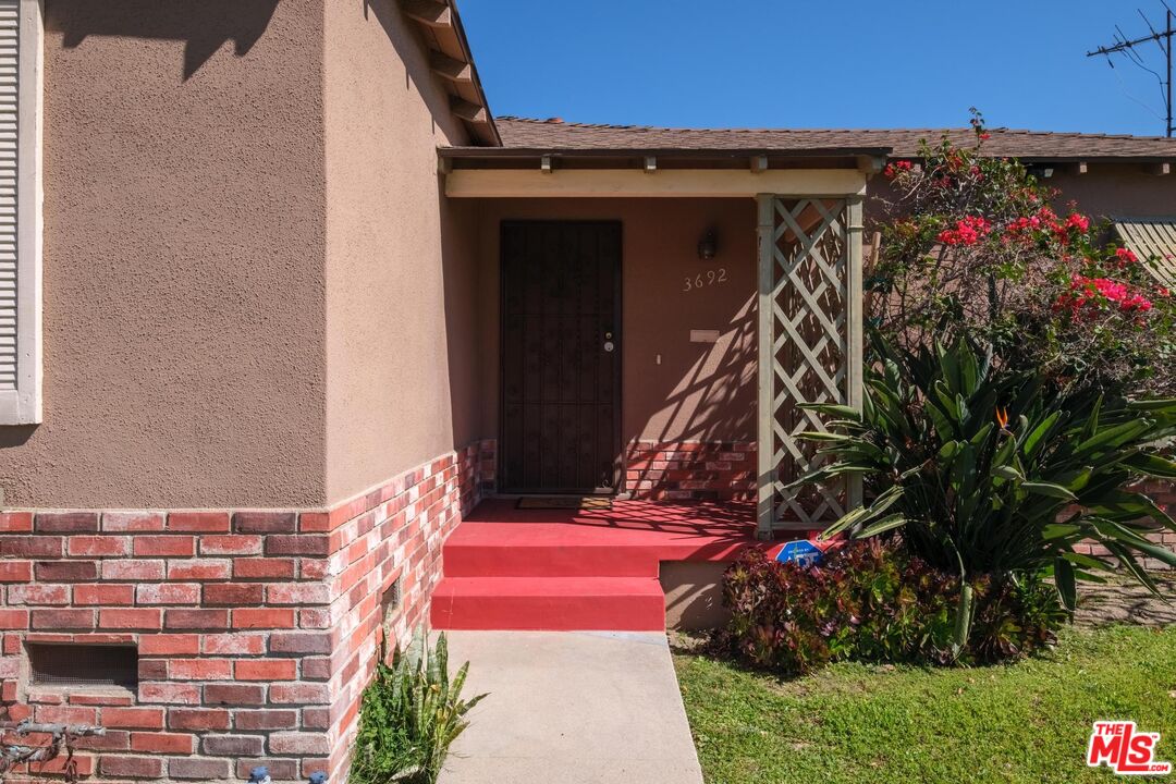 3692 Buckingham Road Los Angeles, CA 90016 - Photo 5 of 40 a front view of a house with a yard