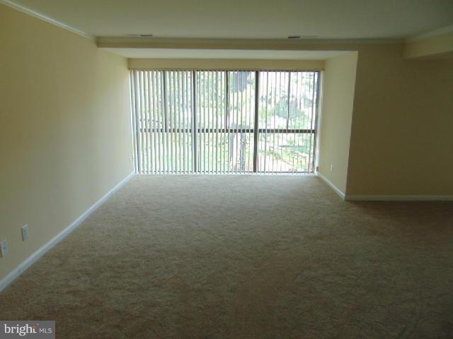 19030 Mills Choice Road, Unit 4 Gaithersburg, MD 20886 - Photo 3 of 11 Living Room