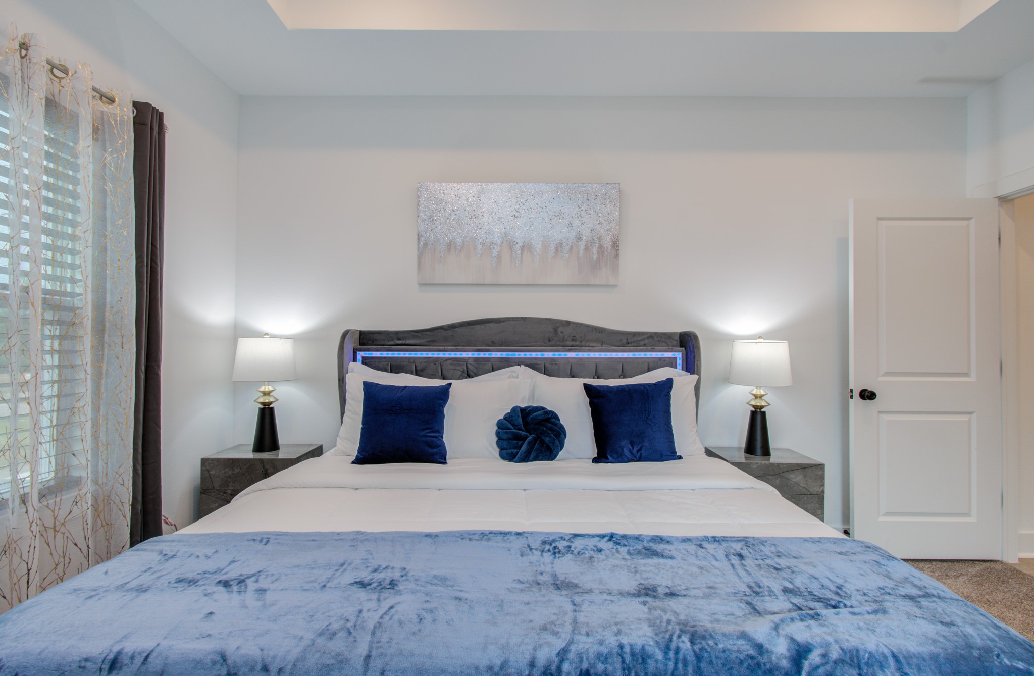 1616 Benson Street Houston, TX 77020 - Photo 18 of 38 a bedroom with a bed and a window