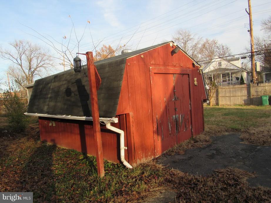 912 Nichols Drive Laurel, MD 20707 - Photo 7 of 14 a backyard of a house with lots of green space
