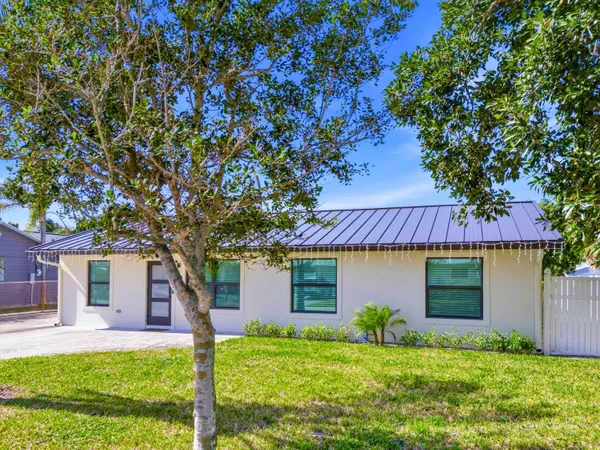 $665,000 | 19124 Southeast Fearnley Drive, Jupiter, FL 33469