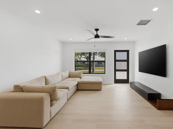 $665,000 | 19124 Southeast Fearnley Drive, Jupiter, FL 33469