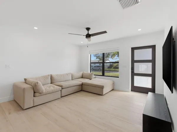 $665,000 | 19124 Southeast Fearnley Drive, Jupiter, FL 33469