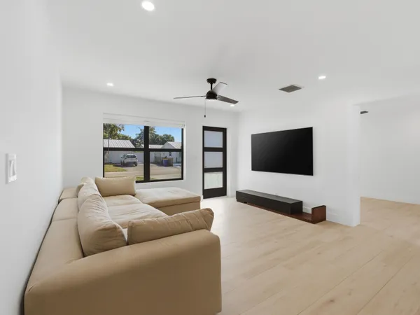 $665,000 | 19124 Southeast Fearnley Drive, Jupiter, FL 33469