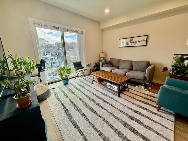 $3,550 | 458 Washington Street, Unit 308, Boston, MA 02135