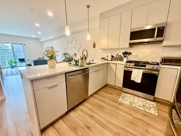 $3,550 | 458 Washington Street, Unit 308, Boston, MA 02135