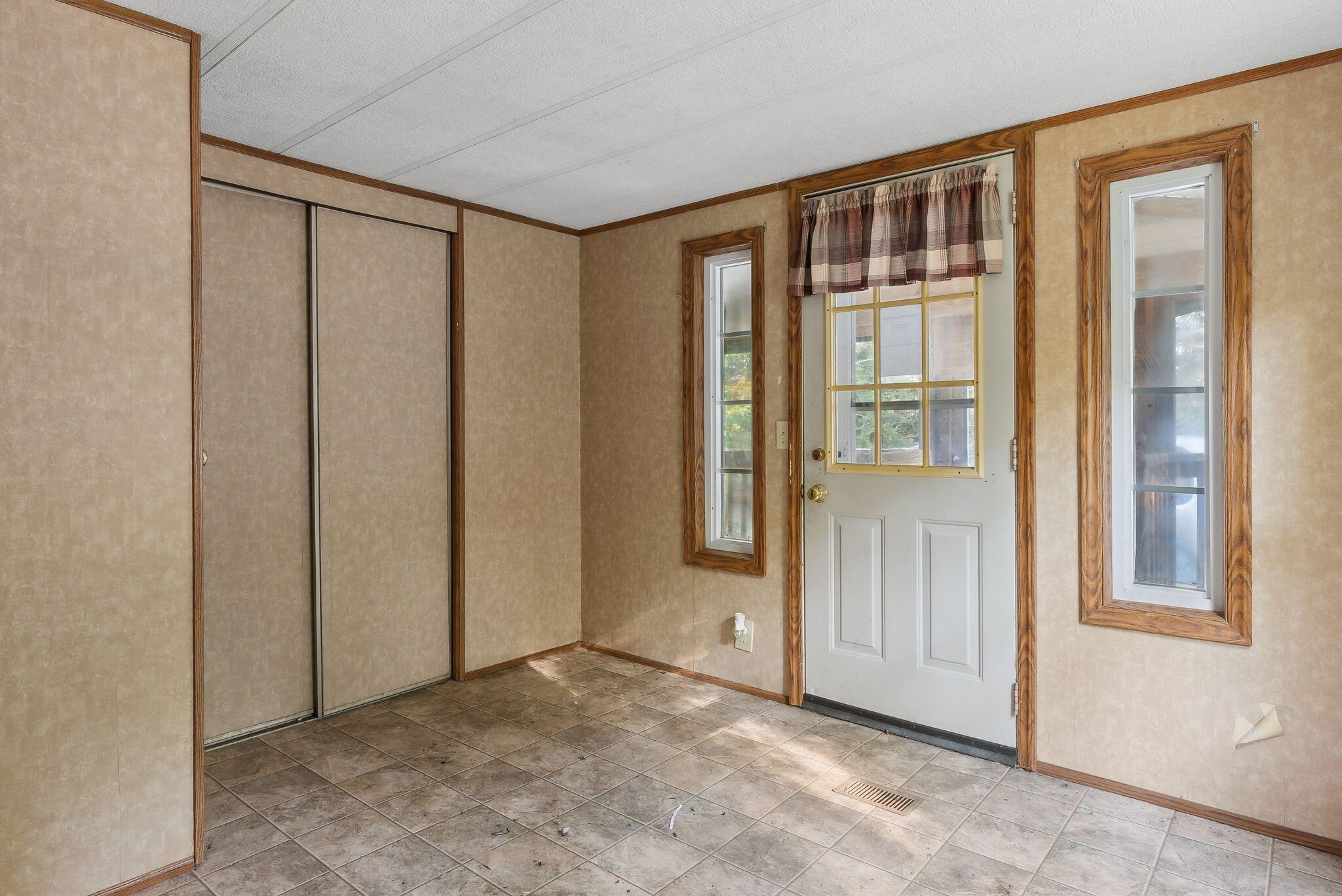 425 Millett Road Minot, ME 04258 - Photo 12 of 27 Entryway