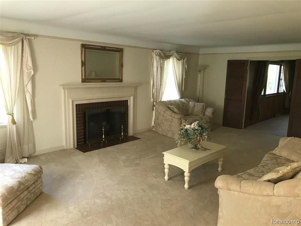 27820 Rackham Drive Lathrup Village, MI 48076 - Photo 13 of 31