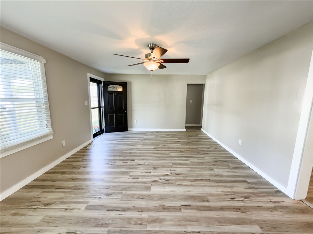 112 Northwest 4th Street Casey, IL 62420 - Photo 2 of 34