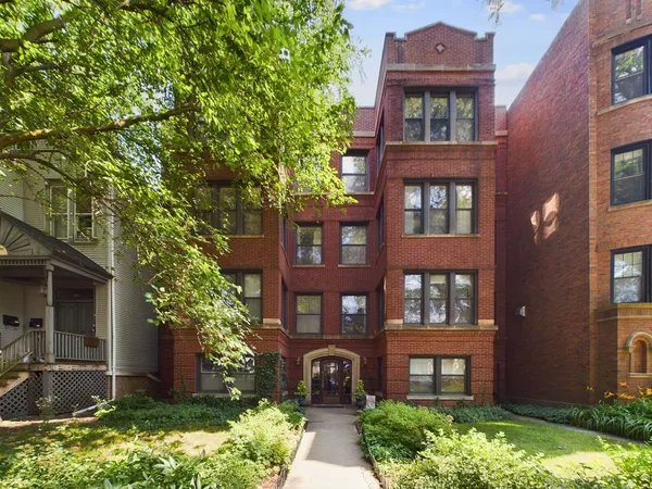 $1,900 | 1445 West Warner Avenue, Unit GE, Chicago, IL 60613