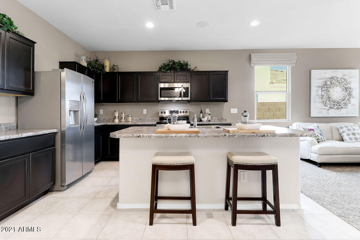 24632 Barley Road Florence, AZ 85132 - Photo 2 of 10 Dove kitchen island