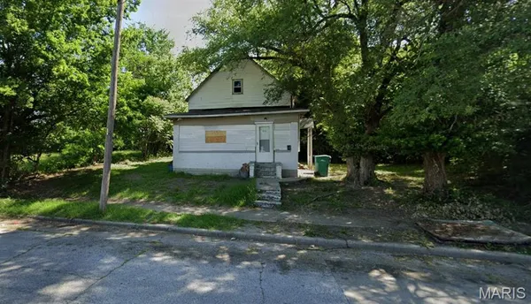 $15,000 | 1713 Market Avenue, East St. Louis, IL 62207