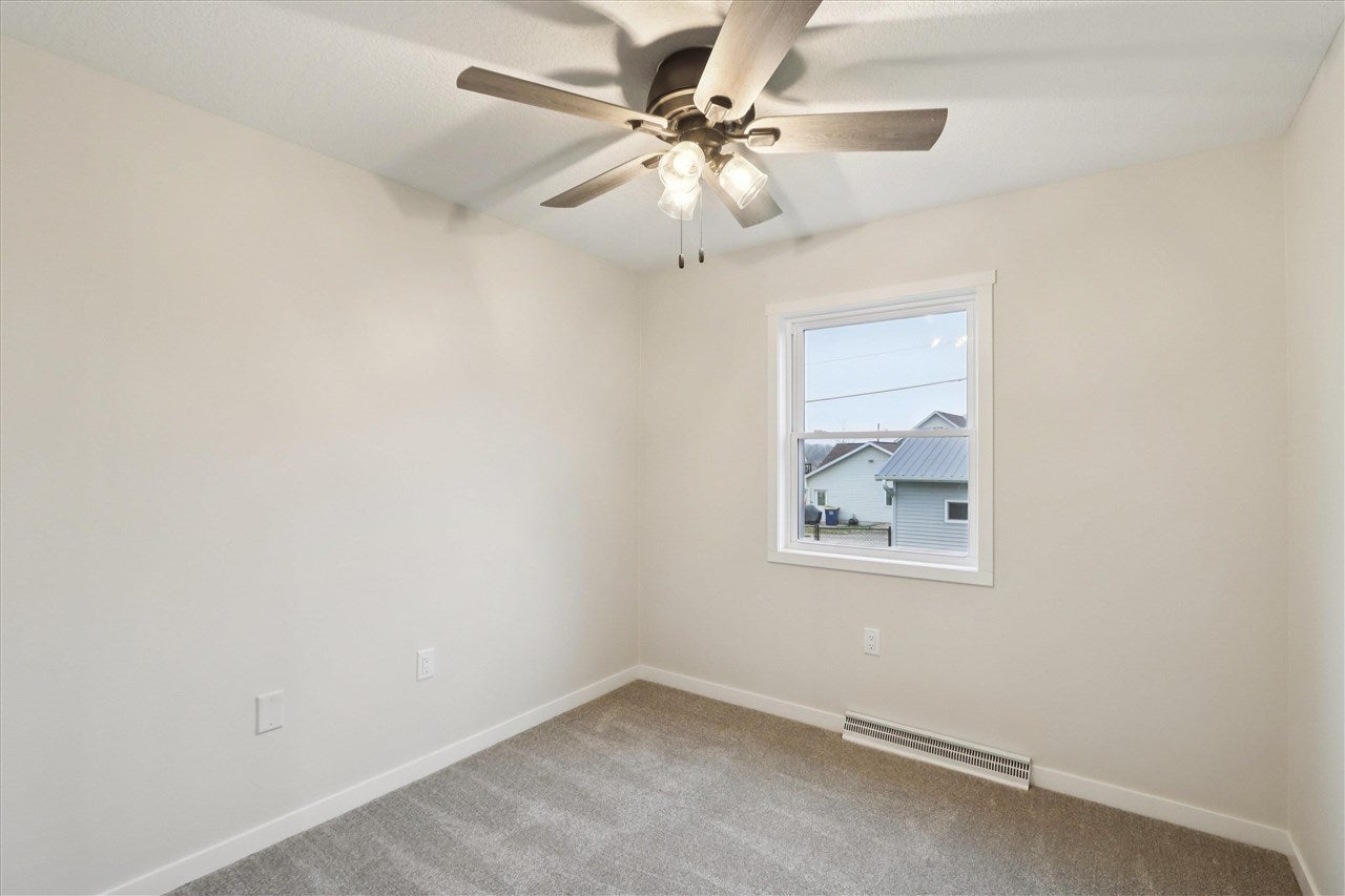 906 4th Street Victor, IA 52347 - Photo 12 of 38 Gallery Image 12