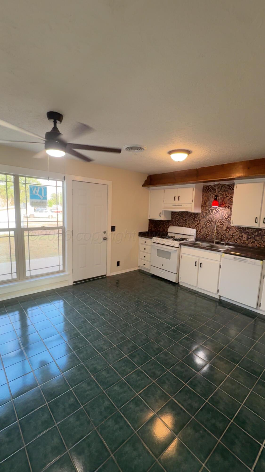 3511 South Tyler Street Amarillo, TX 79110 - Photo 2 of 7 IMG_9557