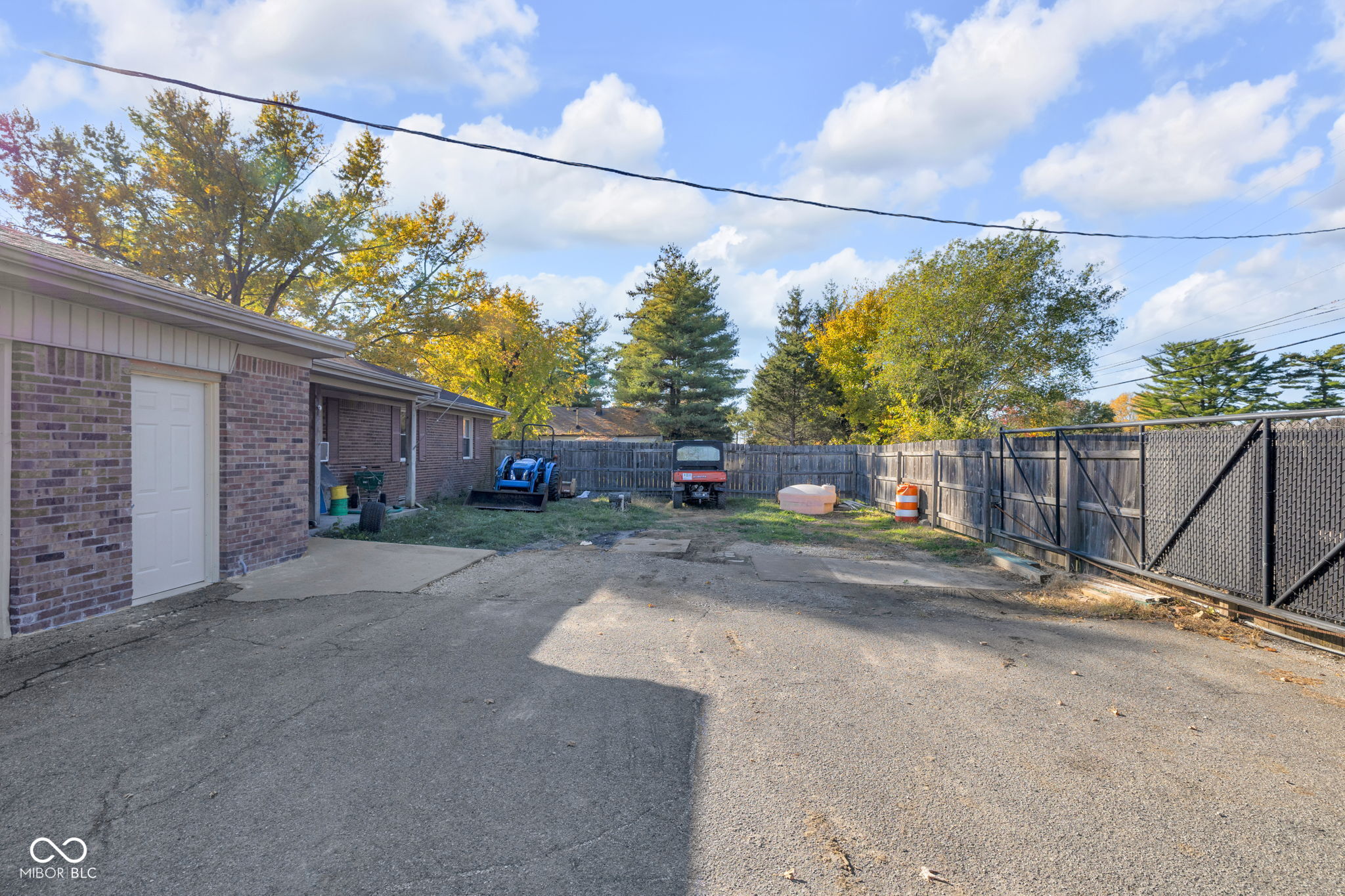 7601 Milhouse Road Indianapolis, IN 46241 - Photo 4 of 29