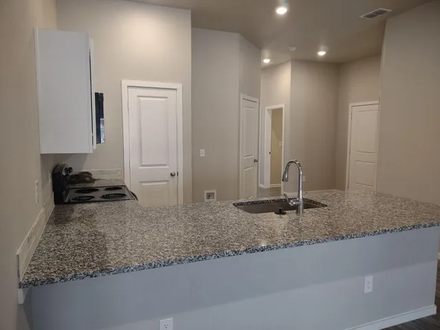 $1,250 | 2120 North Avenue J, Unit 12, Lubbock, TX 79403