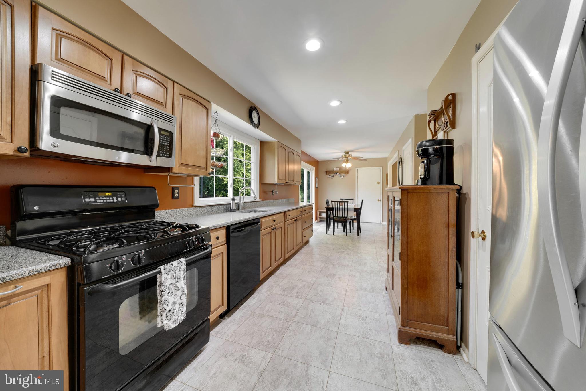 5586 Linton Road Sykesville, MD 21784 - Photo 17 of 104 Large eat-in kitchen