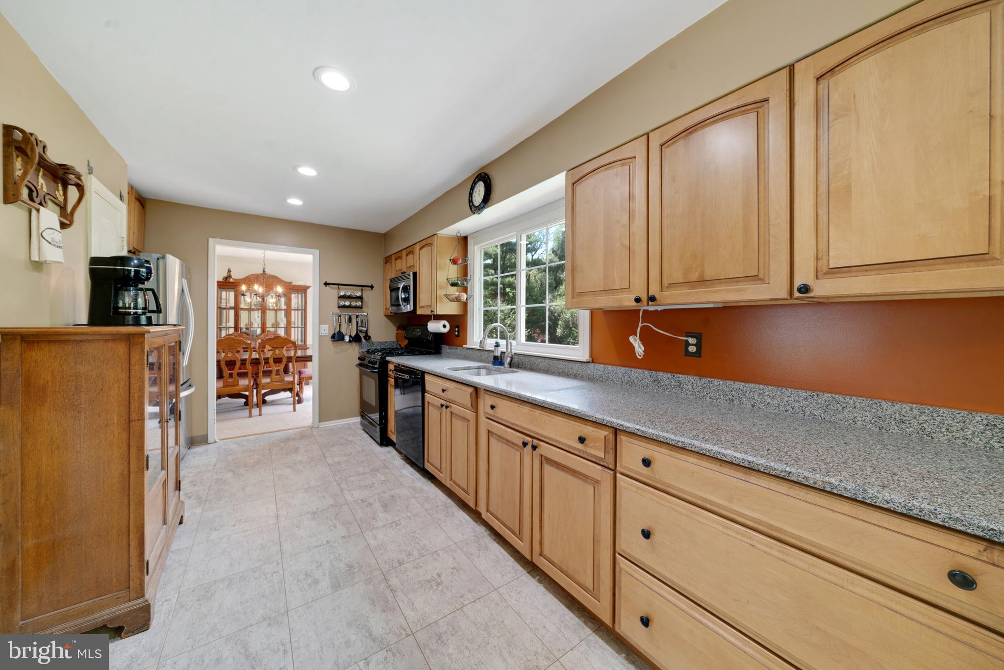 5586 Linton Road Sykesville, MD 21784 - Photo 21 of 104 Easy care Silestone counters