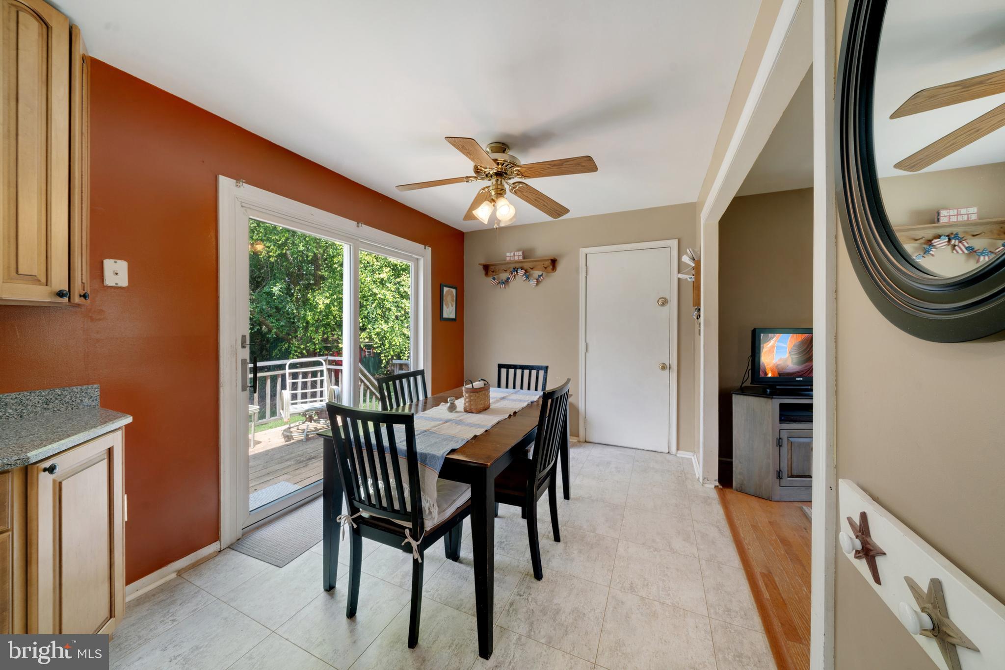 5586 Linton Road Sykesville, MD 21784 - Photo 25 of 104 Eat In kitchen adjoins family room