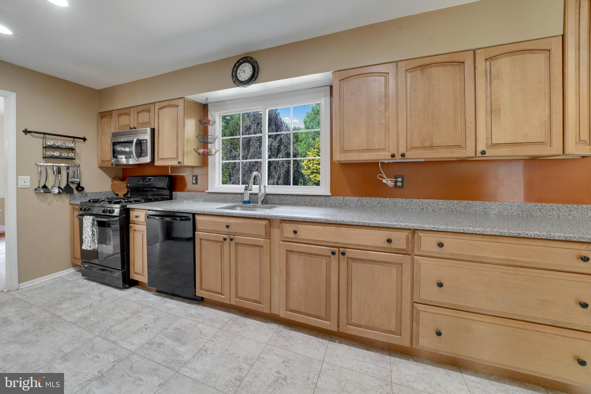 5586 Linton Road Sykesville, MD 21784 - Photo 4 of 104 Beautifully updated eat-in kitchen