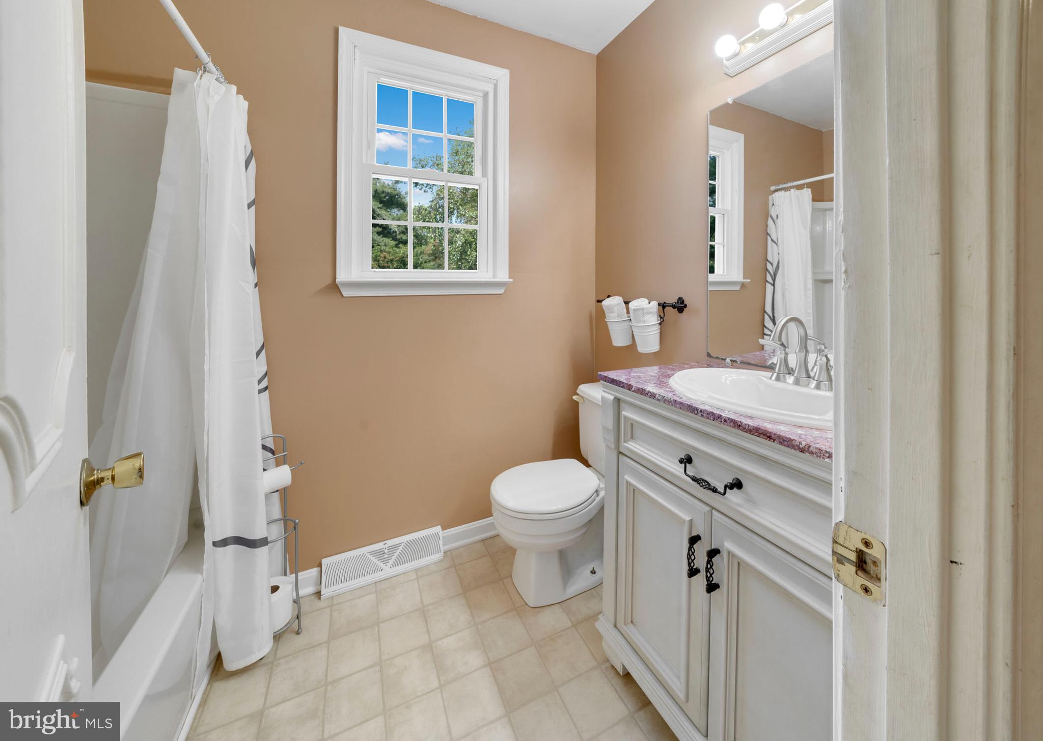 5586 Linton Road Sykesville, MD 21784 - Photo 58 of 104 Hall bath on 2nd floor