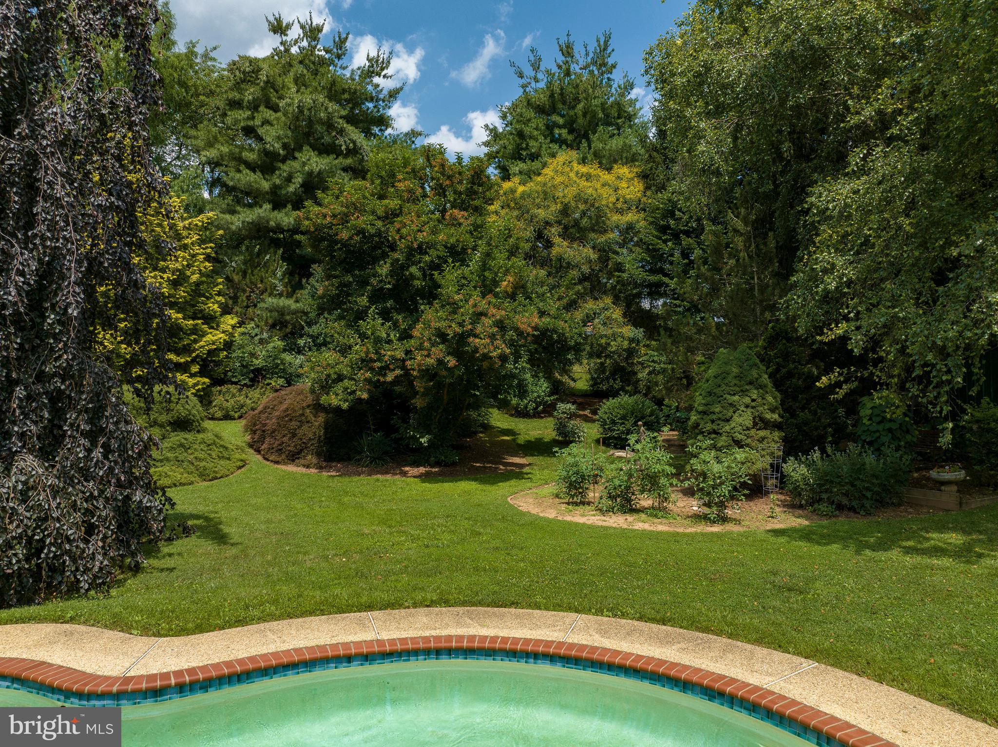 5586 Linton Road Sykesville, MD 21784 - Photo 9 of 104 Designed by a professional horticulturalist