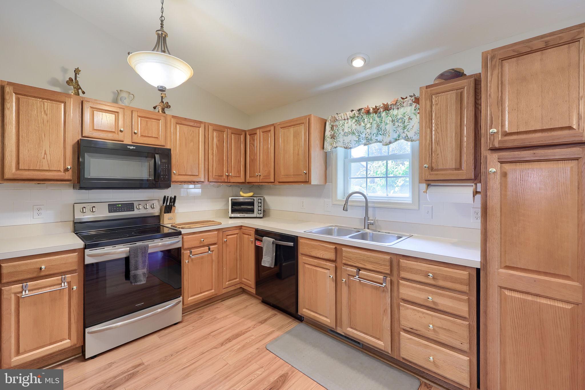 180 Hollow Road Reinholds, PA 17569 - Photo 13 of 34