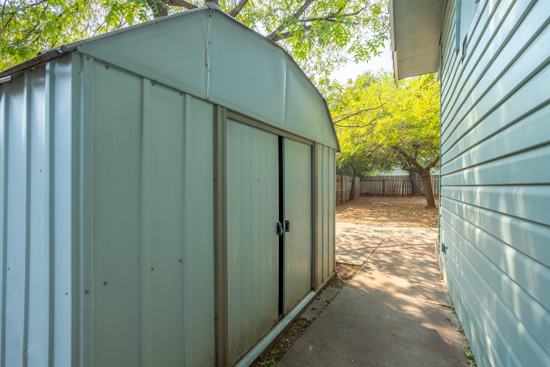 2756 Irwin Road Redding, CA 96002 - Photo 23 of 29 75 shed