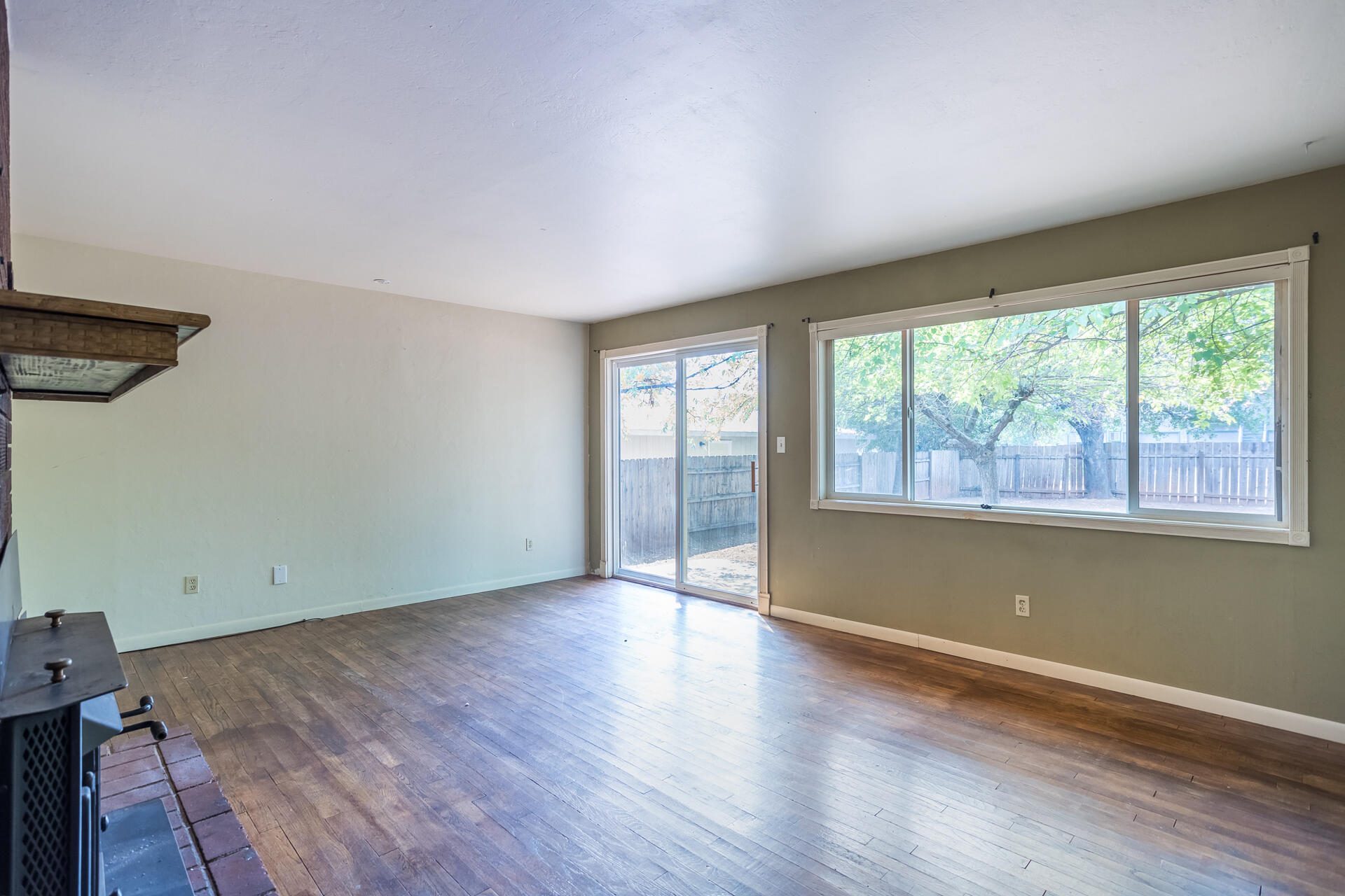 2756 Irwin Road Redding, CA 96002 - Photo 7 of 29 18 living
