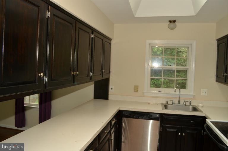 408 Halsey Road Annapolis, MD 21401 - Photo 1 of 21 Kitchen