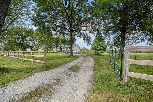 $435,000 | 8206 East 235th Street, Peculiar, MO 64078