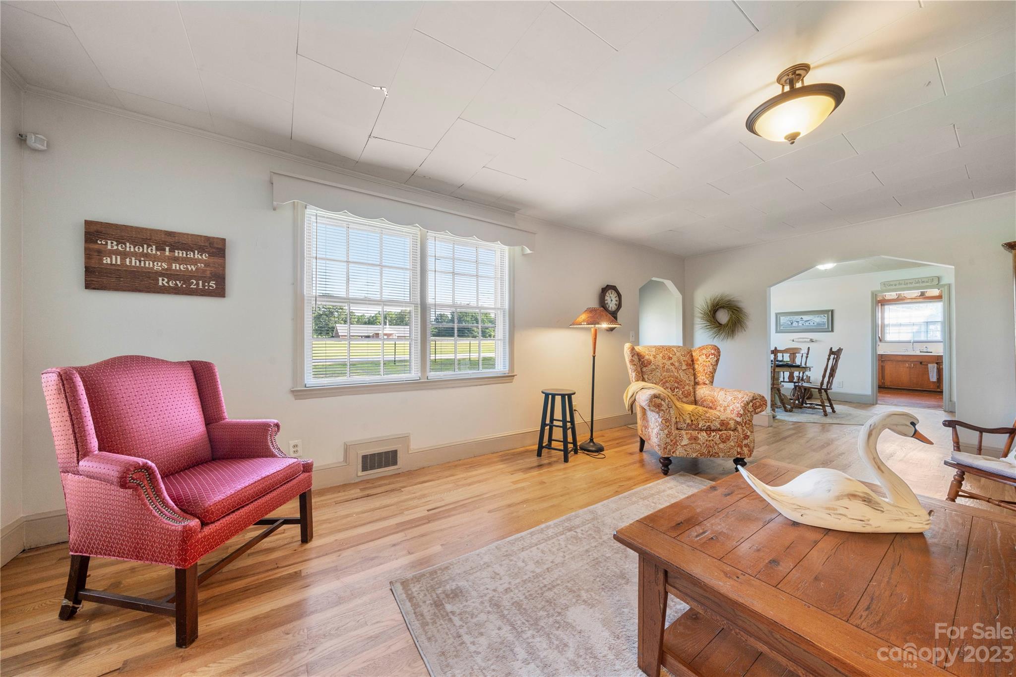 818 Old Buncombe Road Union, SC 29379 - Photo 11 of 27 a living room with furniture