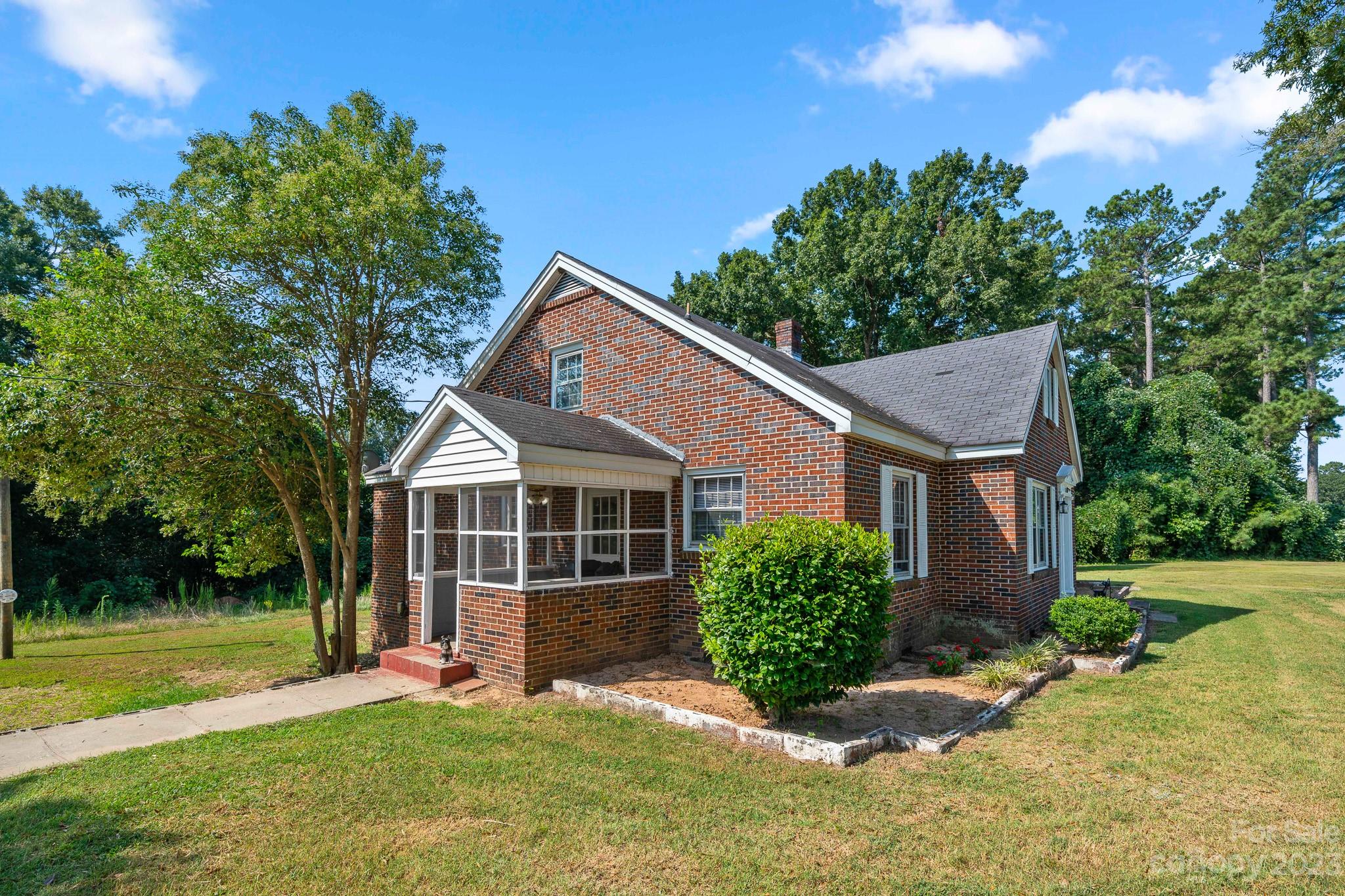 818 Old Buncombe Road Union, SC 29379 - Photo 22 of 27 front view of a house with a yard
