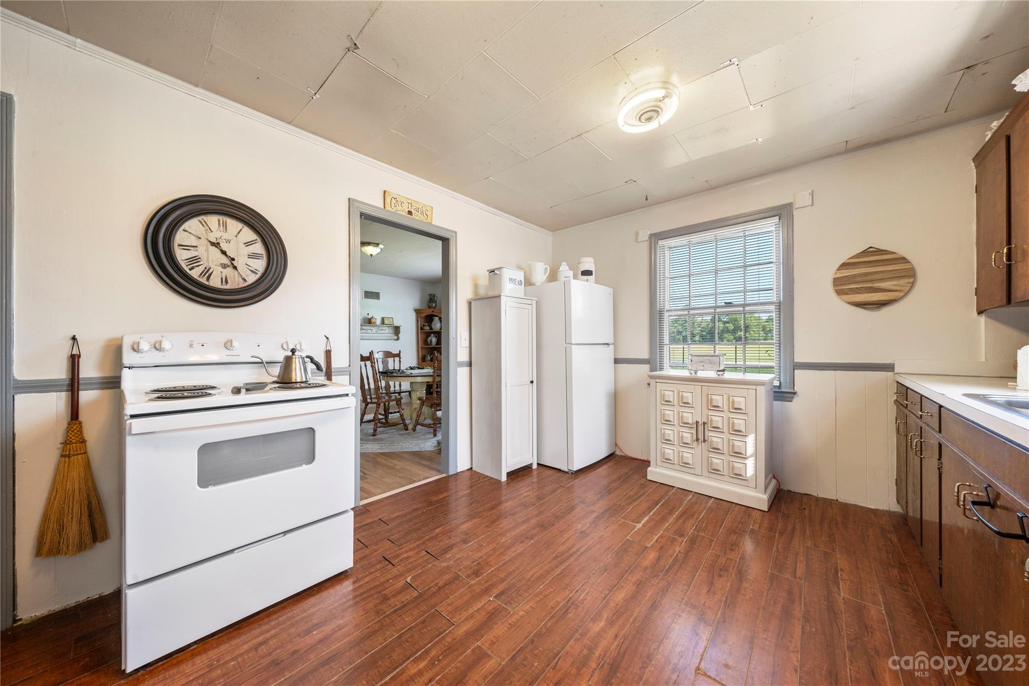 818 Old Buncombe Road Union, SC 29379 - Photo 5 of 27 a kitchen with a stove and wooden floor